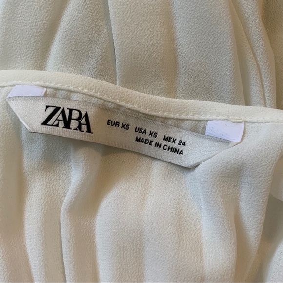 White pleated double tiered spaghetti strap top - Picture 3 of 3